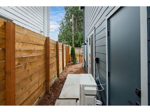 6909 Ne Multnomah St C, Portland, OR 97213