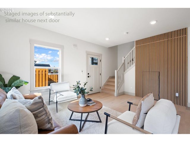 6909 Ne Multnomah St C, Portland, OR 97213