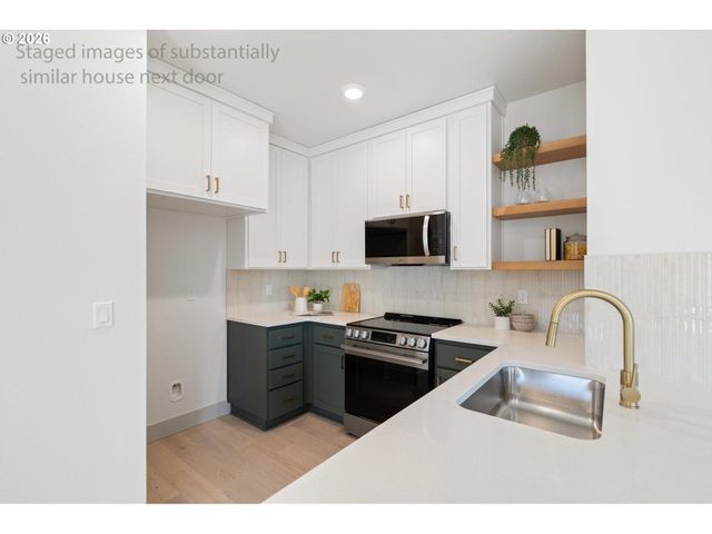 6909 Ne Multnomah St C, Portland, OR 97213