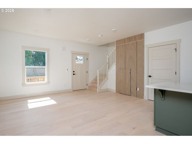 6909 Ne Multnomah St C, Portland, OR 97213