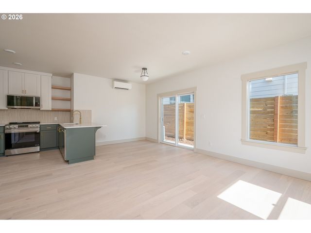 6909 Ne Multnomah St C, Portland, OR 97213