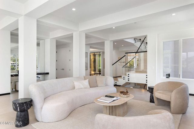 118 Giles Road, Lake Sherwood, CA 91361