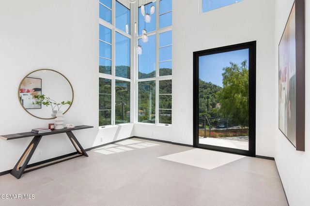 118 Giles Road, Lake Sherwood, CA 91361