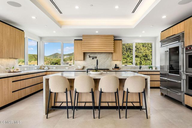 118 Giles Road, Lake Sherwood, CA 91361