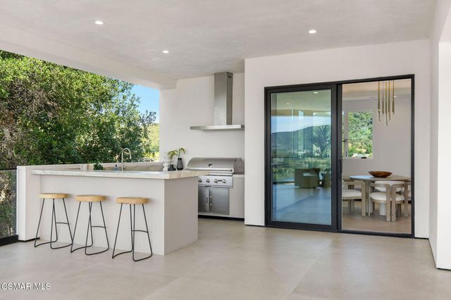 118 Giles Road, Lake Sherwood, CA 91361