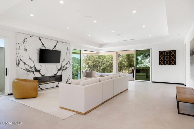 118 Giles Road, Lake Sherwood, CA 91361