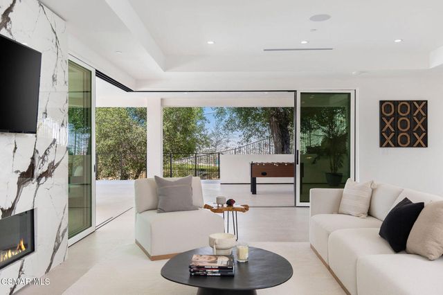 118 Giles Road, Lake Sherwood, CA 91361