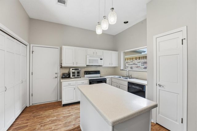 3206 N Peach Hollow Circle, Pearland, TX 77584