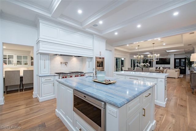 140 3rd AVE S, Naples, FL 34102