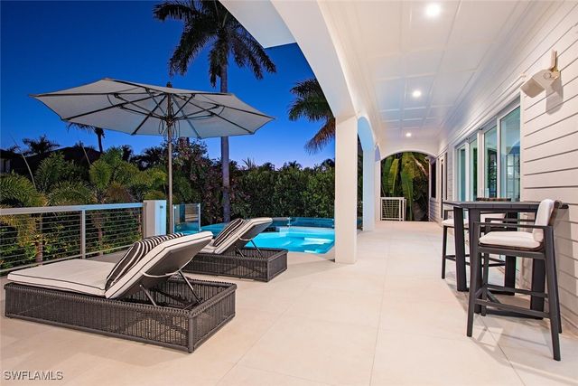 140 3rd AVE S, Naples, FL 34102