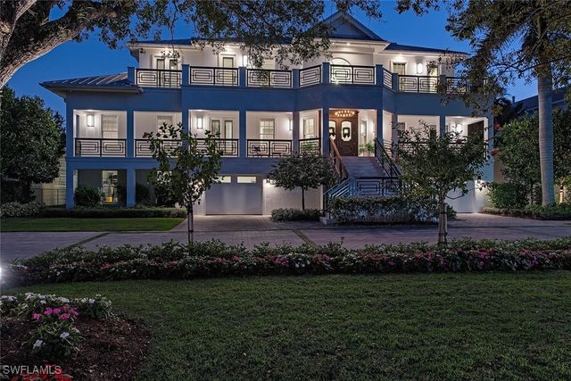 140 3rd AVE S, Naples, FL 34102