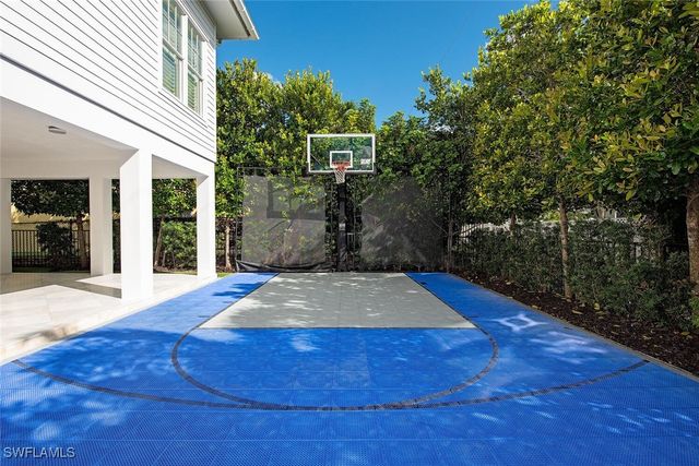 140 3rd AVE S, Naples, FL 34102