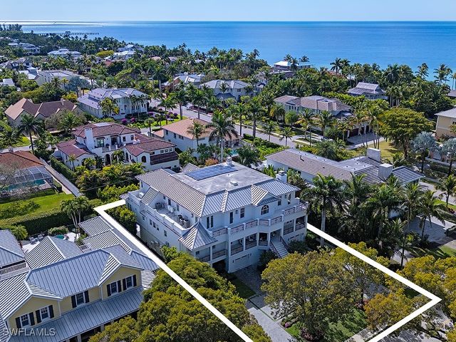 140 3rd AVE S, Naples, FL 34102