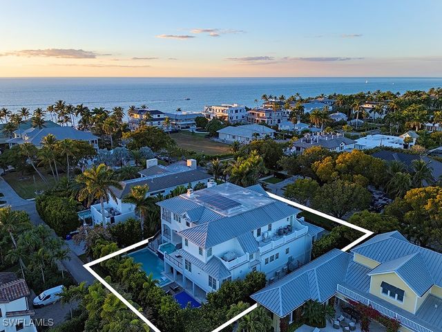 140 3rd AVE S, Naples, FL 34102