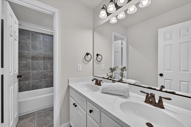 1200 Jasmine Street, Lantana, TX 76226