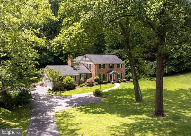 2 CHICKORY CT, Glen Arm, MD 21057