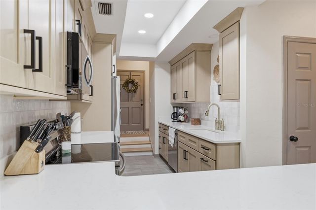 5324 NW 9TH LANE, Gainesville, FL 32605