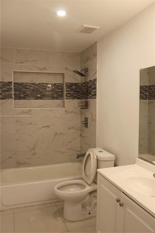 6651 Custer St, Hollywood, FL 33024