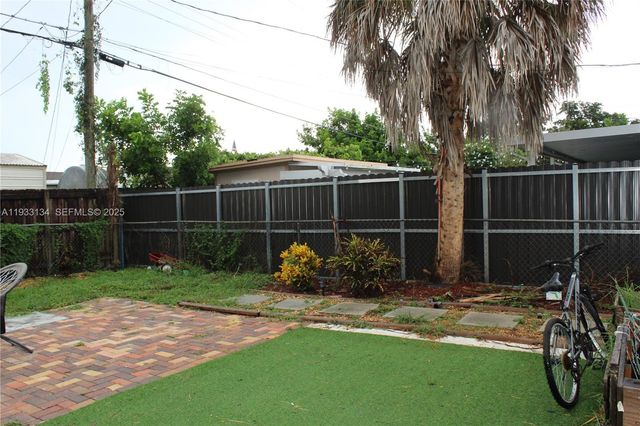 6651 Custer St, Hollywood, FL 33024