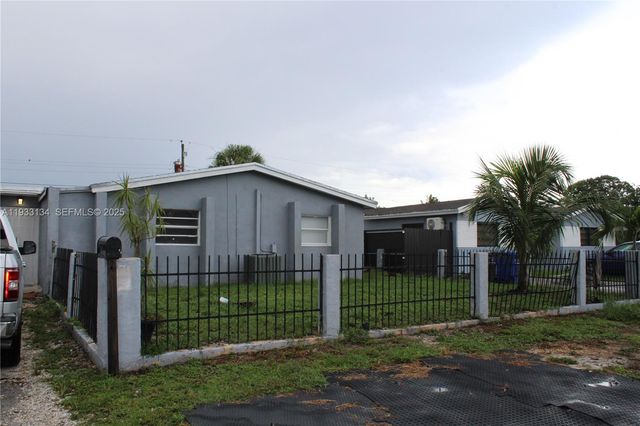 6651 Custer St, Hollywood, FL 33024