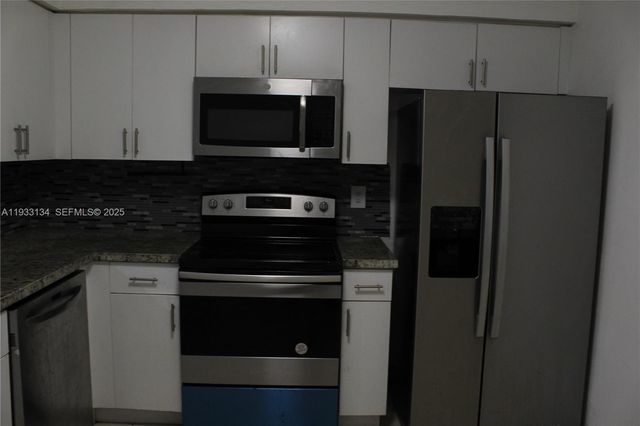 6651 Custer St, Hollywood, FL 33024