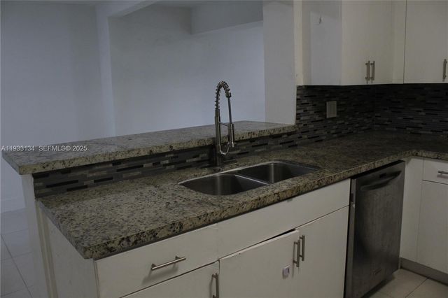 6651 Custer St, Hollywood, FL 33024