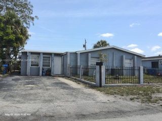6651 Custer St, Hollywood, FL 33024