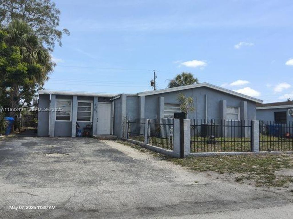 6651 Custer St, Hollywood, FL 33024