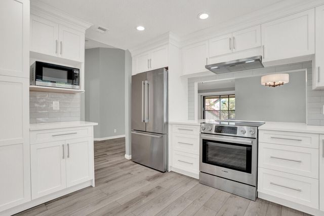 9 Lexington Lane E, Palm Beach Gardens, FL 33418