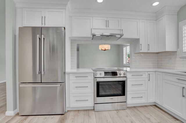 9 Lexington Lane E, Palm Beach Gardens, FL 33418