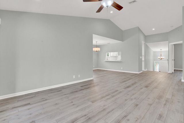 9 Lexington Lane E, Palm Beach Gardens, FL 33418