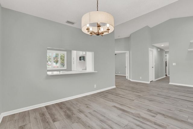 9 Lexington Lane E, Palm Beach Gardens, FL 33418