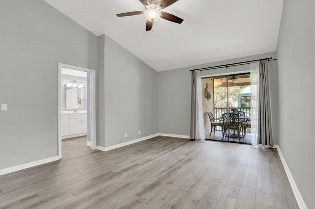 9 Lexington Lane E, Palm Beach Gardens, FL 33418