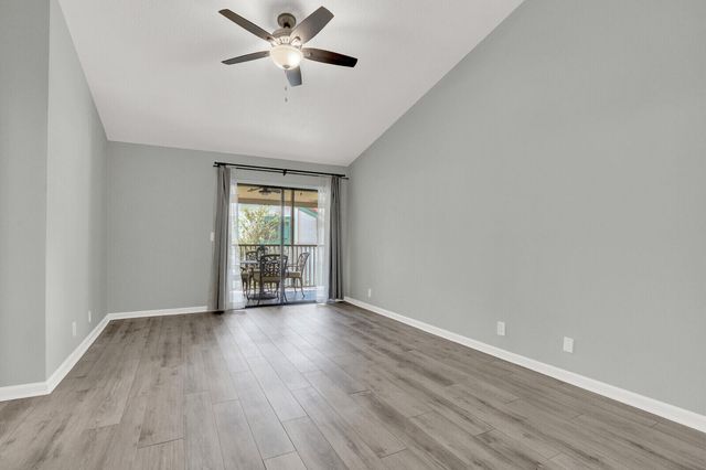 9 Lexington Lane E, Palm Beach Gardens, FL 33418