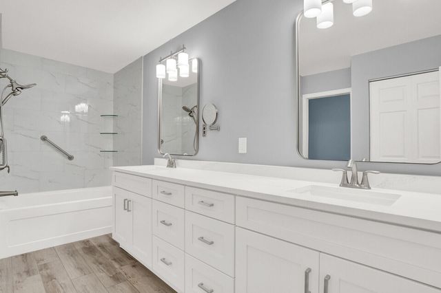 9 Lexington Lane E, Palm Beach Gardens, FL 33418