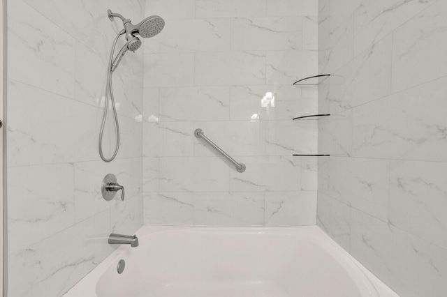 9 Lexington Lane E, Palm Beach Gardens, FL 33418