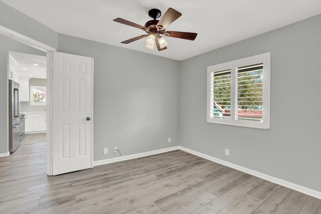 9 Lexington Lane E, Palm Beach Gardens, FL 33418