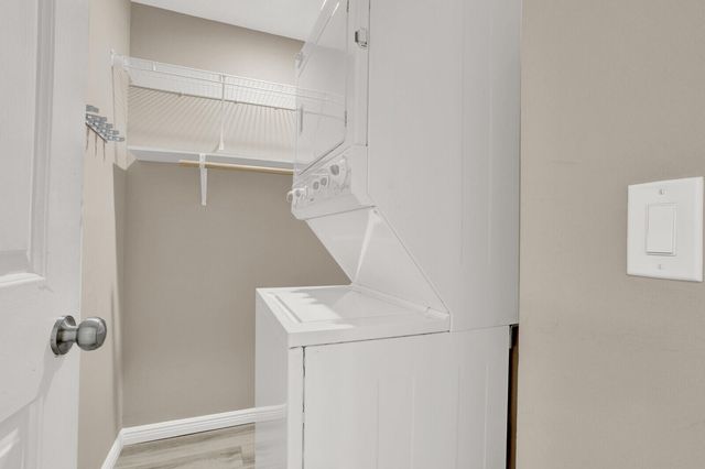 9 Lexington Lane E, Palm Beach Gardens, FL 33418