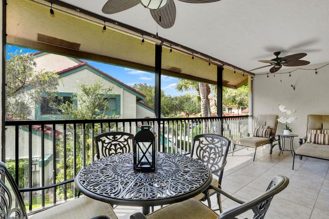 9 Lexington Lane E, Palm Beach Gardens, FL 33418