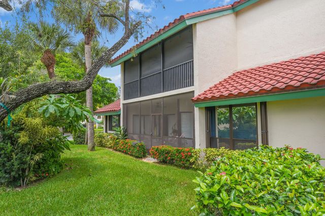 9 Lexington Lane E, Palm Beach Gardens, FL 33418