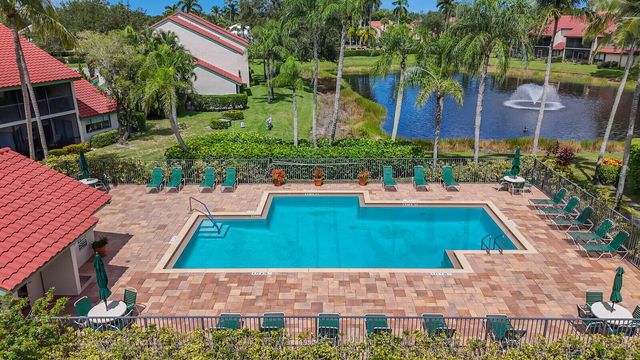 9 Lexington Lane E, Palm Beach Gardens, FL 33418