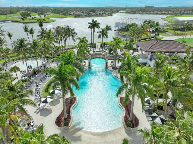 9 Lexington Lane E, Palm Beach Gardens, FL 33418