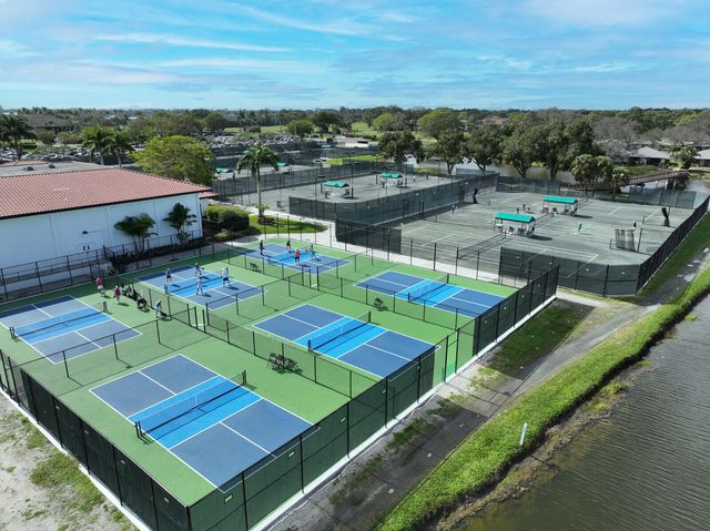 9 Lexington Lane E, Palm Beach Gardens, FL 33418