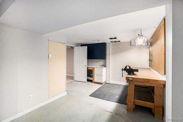 6033 Campfire Circle, Clarkston, MI 48346