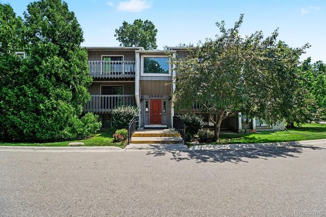 29890 W 12 Mile RD Road E 907, Farmington Hills, MI 48334