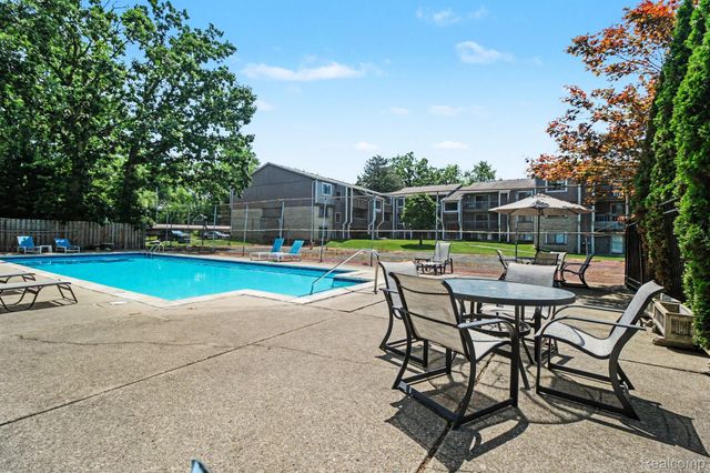 29890 W 12 Mile RD Road E 907, Farmington Hills, MI 48334