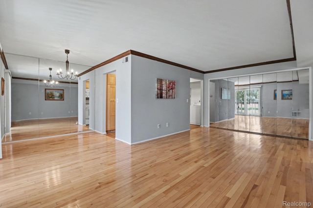 29890 W 12 Mile RD Road E 907, Farmington Hills, MI 48334