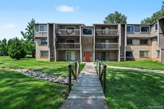 29890 W 12 Mile RD Road E 907, Farmington Hills, MI 48334