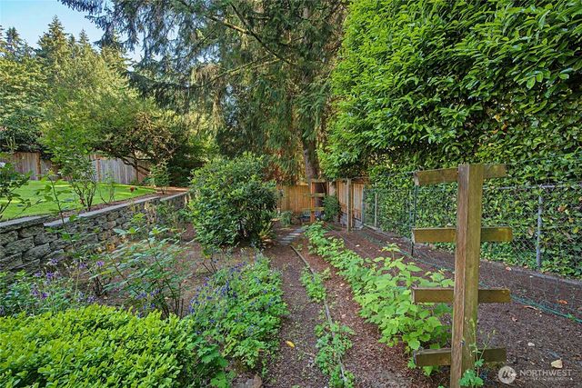 19719 41st Avenue NE, Lake Forest Park, WA 98155