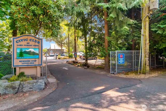 19719 41st Avenue NE, Lake Forest Park, WA 98155